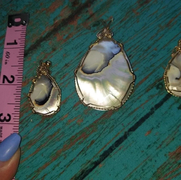Vintage Shell Wire Wrap Pendant & Earrings Set - Picture 6 of 11
